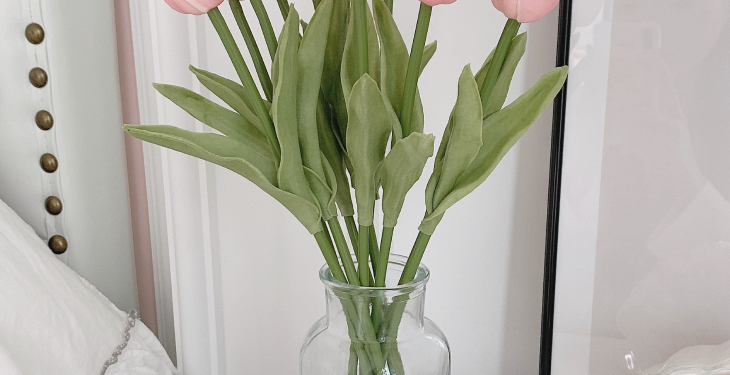 Hoa tulip gia - Những kinh nghiệm mua hoa giả trang trí đẹp không thể bỏ qua