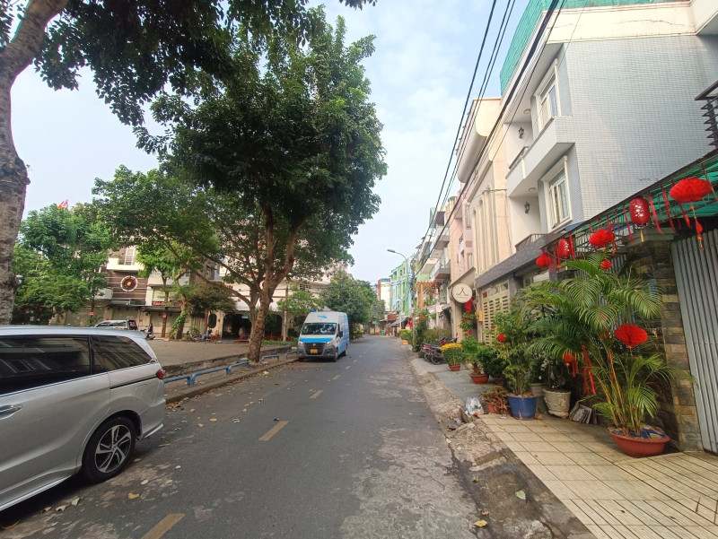 Bán nhà đường số 4, công viên hoàng diệu 2 - 80m2 - giá 15 tỷ