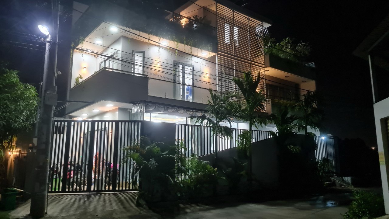 Bán villa góc siu đẹp  đường Bưng Ông Thoàn : 8 x18 giá cực rẻ