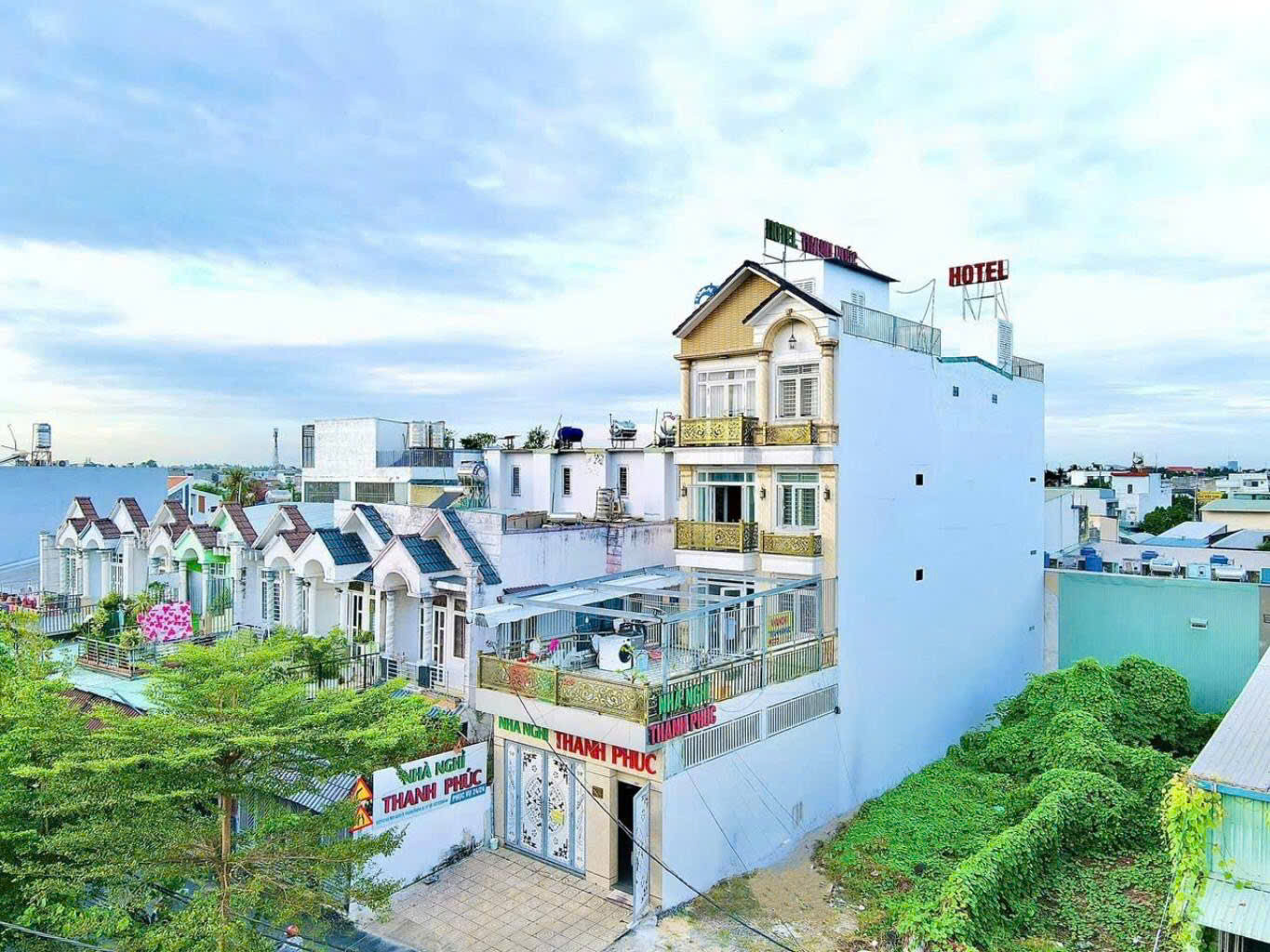 Bán Gấp Nhà Nghỉ 4 Tầng Đường Hà Huy Giáp P. Thạnh Xuân Q 12-180m2 (6x30) 15P- DT 130tr/th- chỉ 13,5tỷ