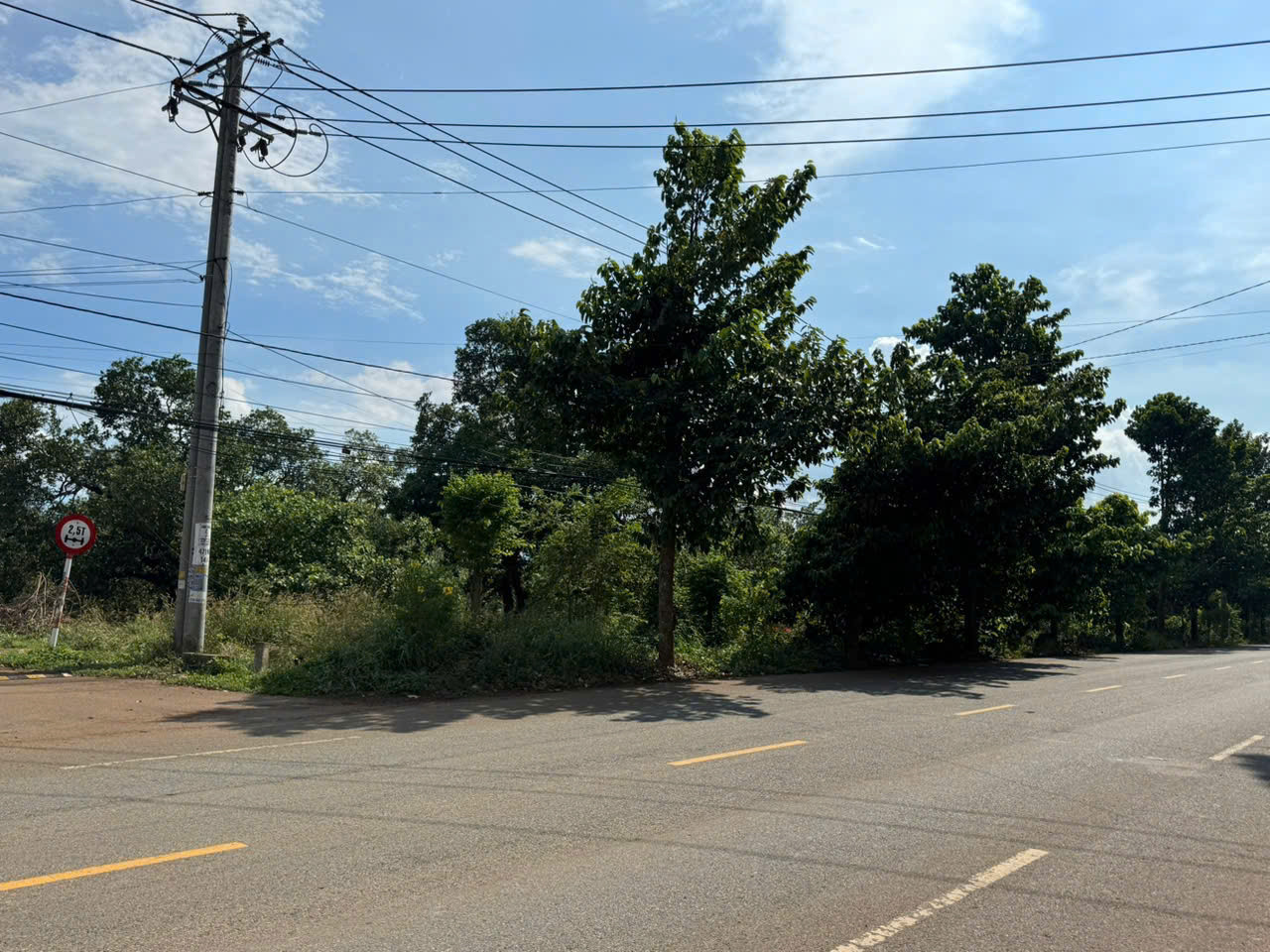 Đất lớn 20.000m2(gần 2ha), 3 mặt tiền đường nhựa lớn, trục chính đường nhựa lớn 30m nằm đường Lê Hồng Phong-Mỹ Xuân-TT Ngãi Giao, Châu Đức, BR-VT.