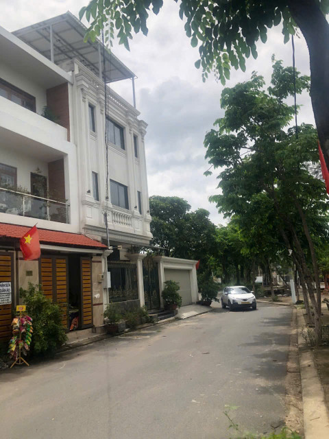 Nhà đẹp 3 tầng gần chợ Long Trường, Thủ Đức, 52m2, 4PN, nhỉnh 4 tỷ.