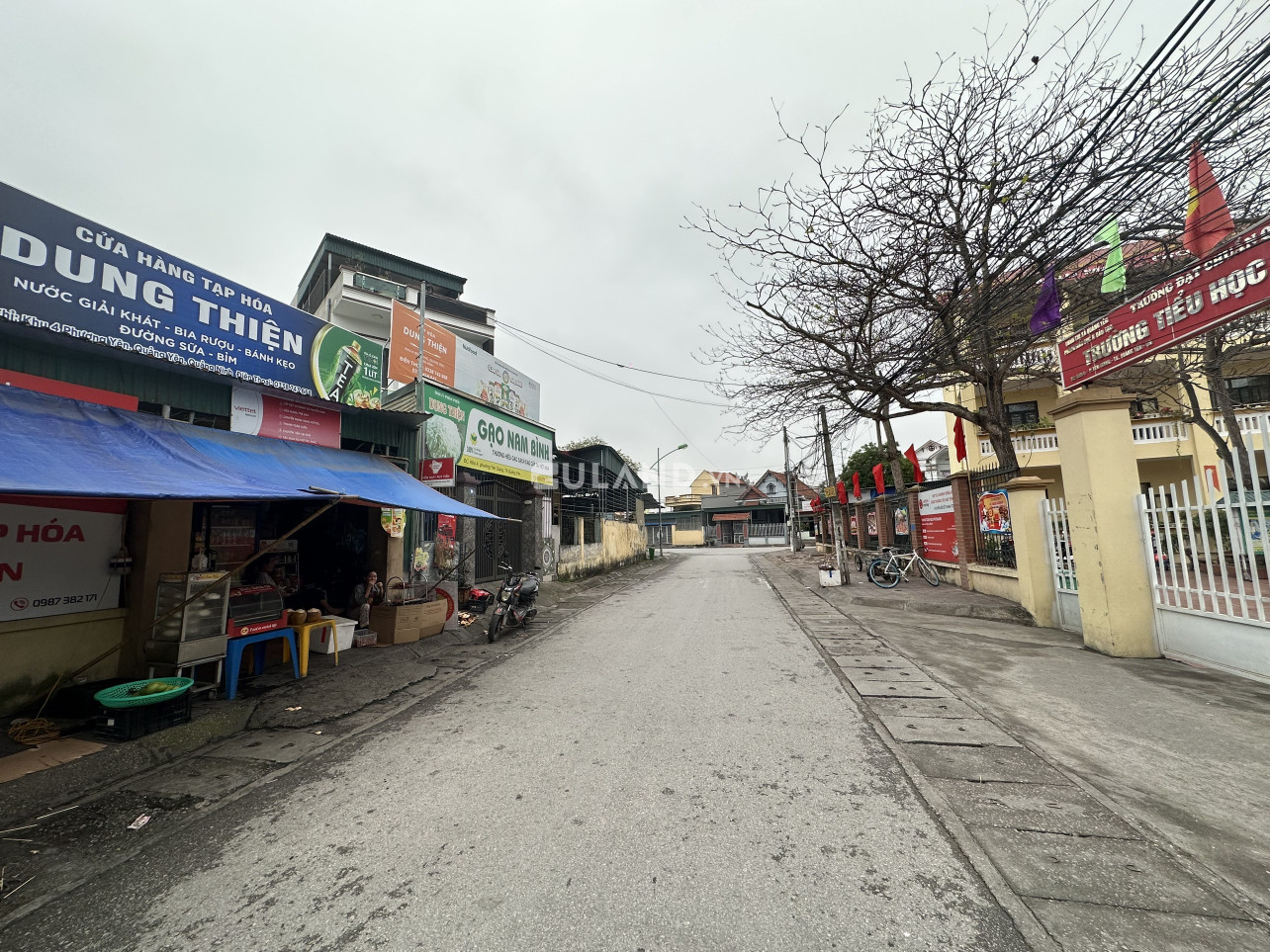 Nhà đối diện tiểu học Yên Giang