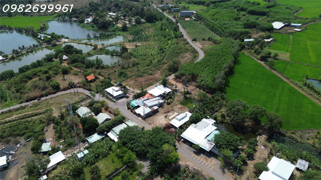 MẶT TIỀN NHỰA  VIEW HỒ TRIỆU ĐÔ GIÁ  470 TRIỆU sổ sẵn
