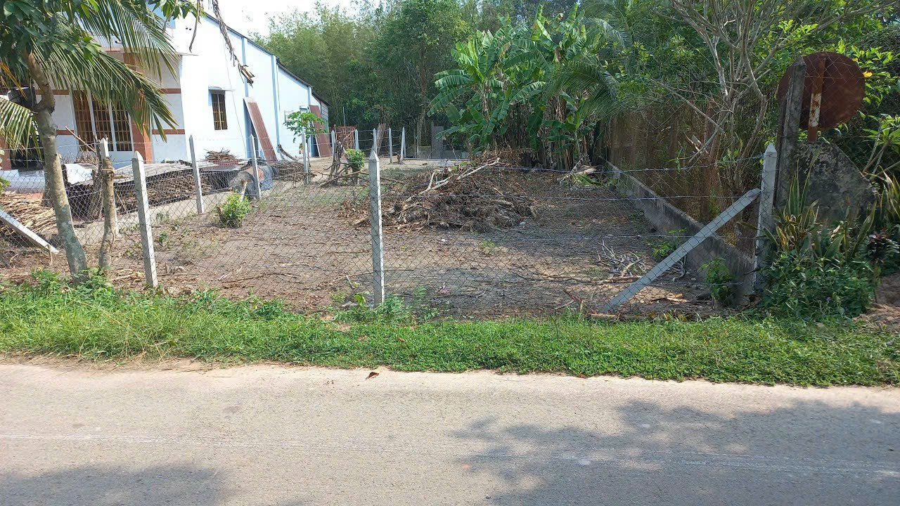 “GIẢM 100 TRIỆU” bán lô đất mặt tiền đường nhựa 695, diện tích 306m2 có 200m2 thổ cư, xã Thái Mỹ