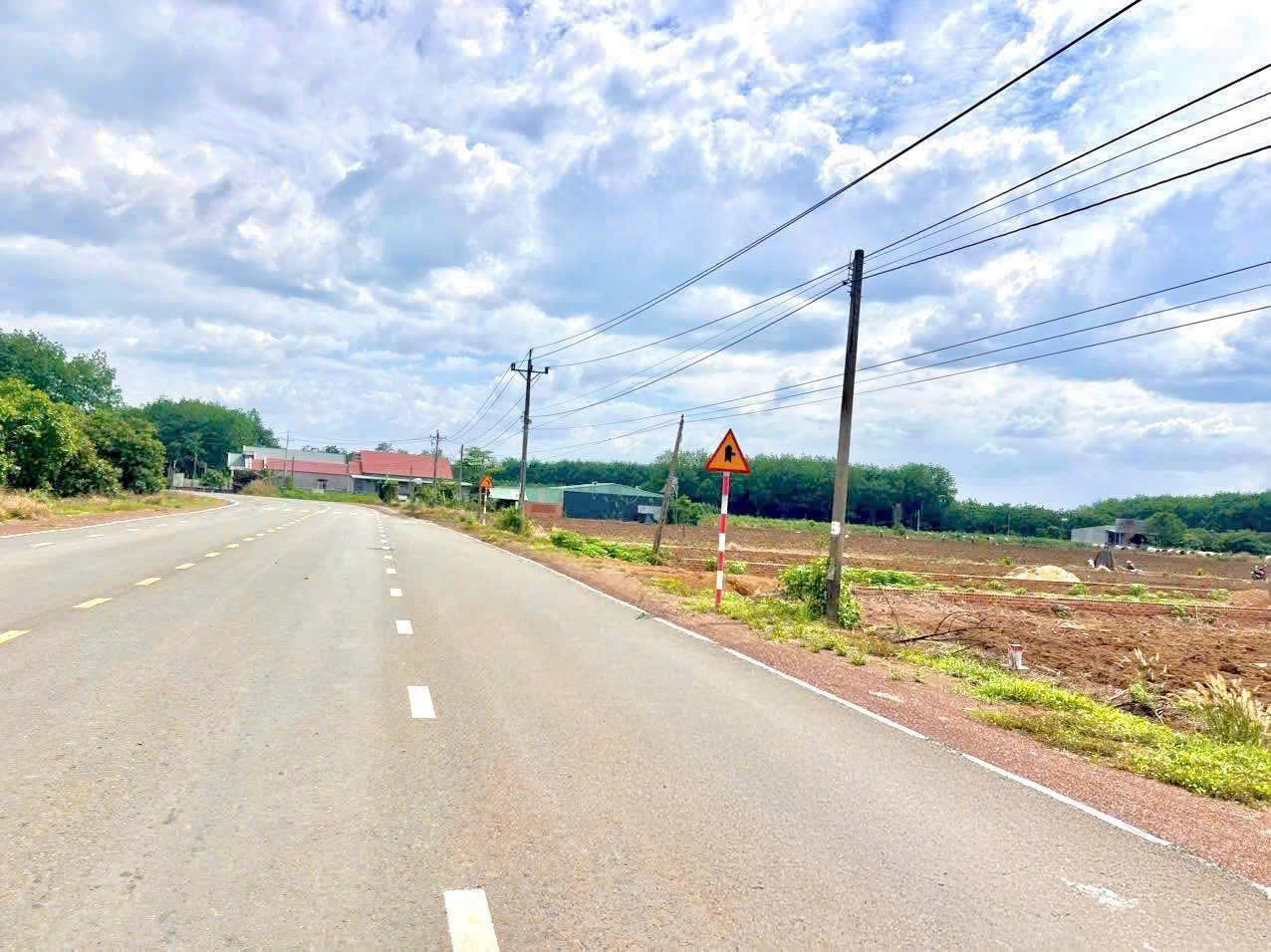 KẸT TIỀN BÁN 1004M2 ĐẤT GẦN KCN LỚN ĐANG HOẠT ĐỘNG SÁT BÊN CÓ CHỢ, TR.HỌC DÂN ĐÔNG. GIÁ 160TR