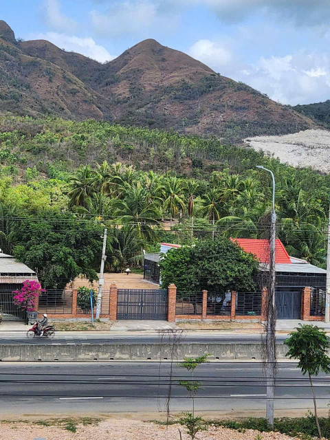 🏡 BÁN ĐẤT TẶNG NHÀ CẤP 4 – MẶT TIỀN QUỐC LỘ 1A – HƯỚNG BIỂN TUYỆT ĐẸP 🏡