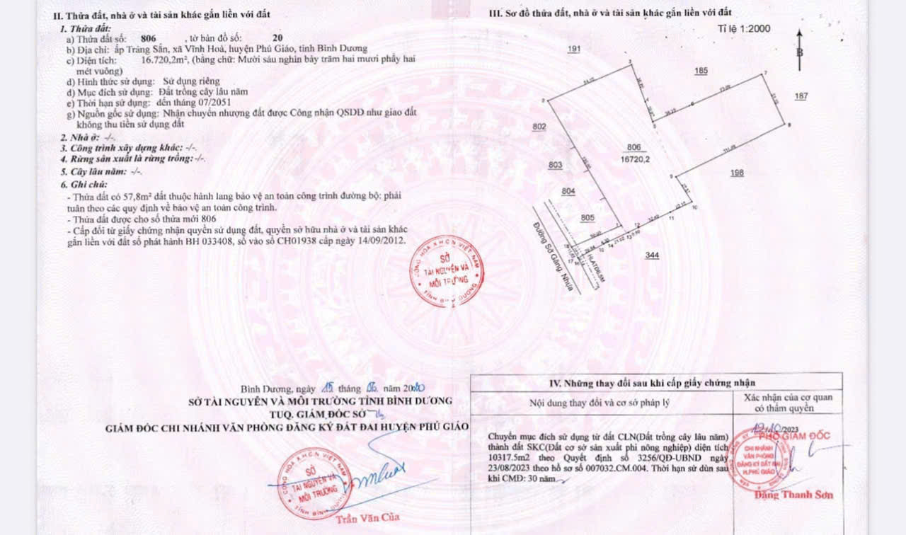 Đất skc sẵn tại phú giáo bình dương Tổng diện tích 1ha 7 Phú Giáo. Có 10.000skc đóng tiền 1 lần 30 năm. MT nhựa. Cách DT chỉ 400m.  Có giấy phép xây dựng. Khách mua chỉ việc vào dựng xưởng hoạt động.