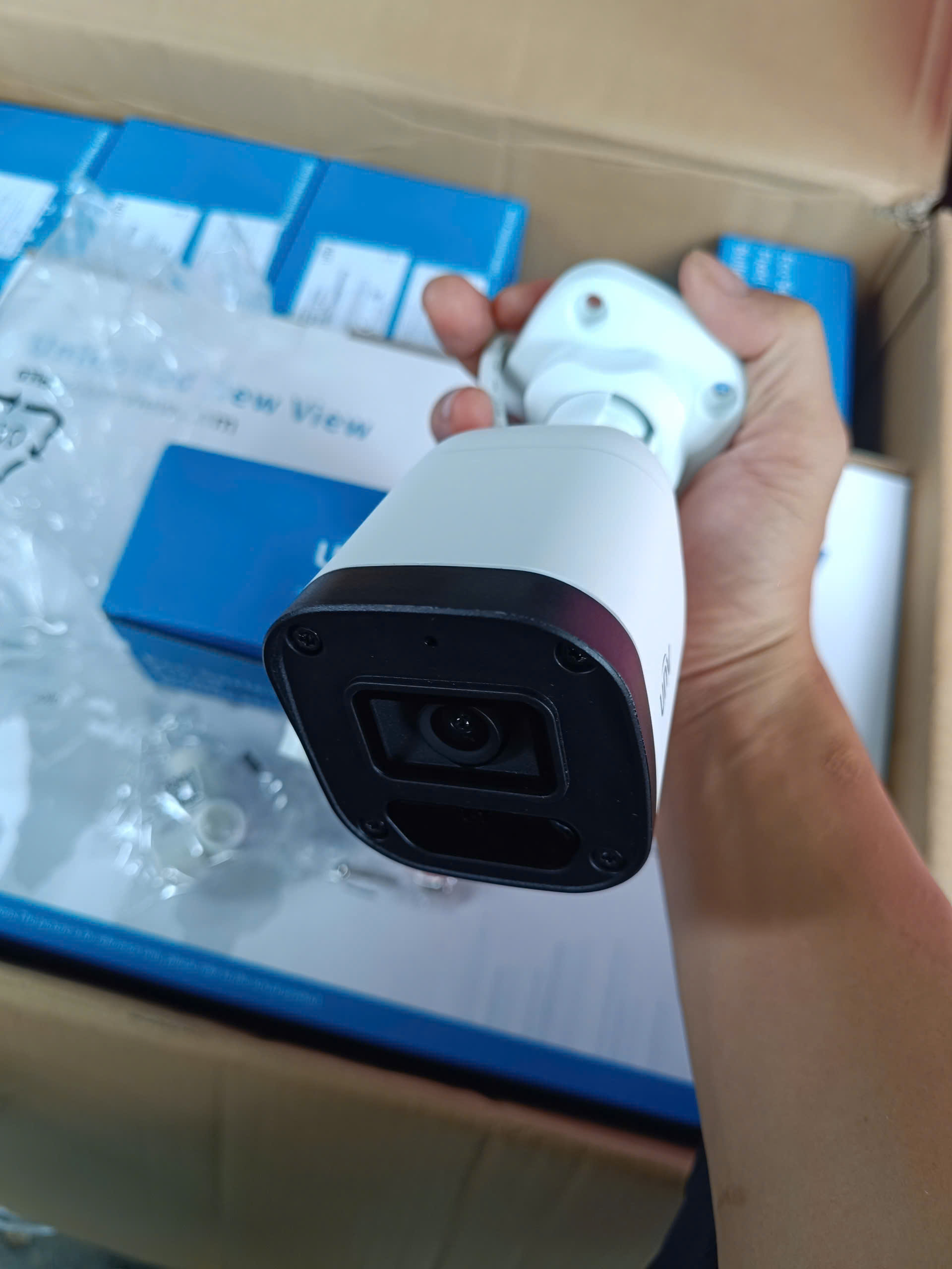 Camera UNV thân IPC2122LB-AF40-ECO (Có PoE, micro tích hợp) 