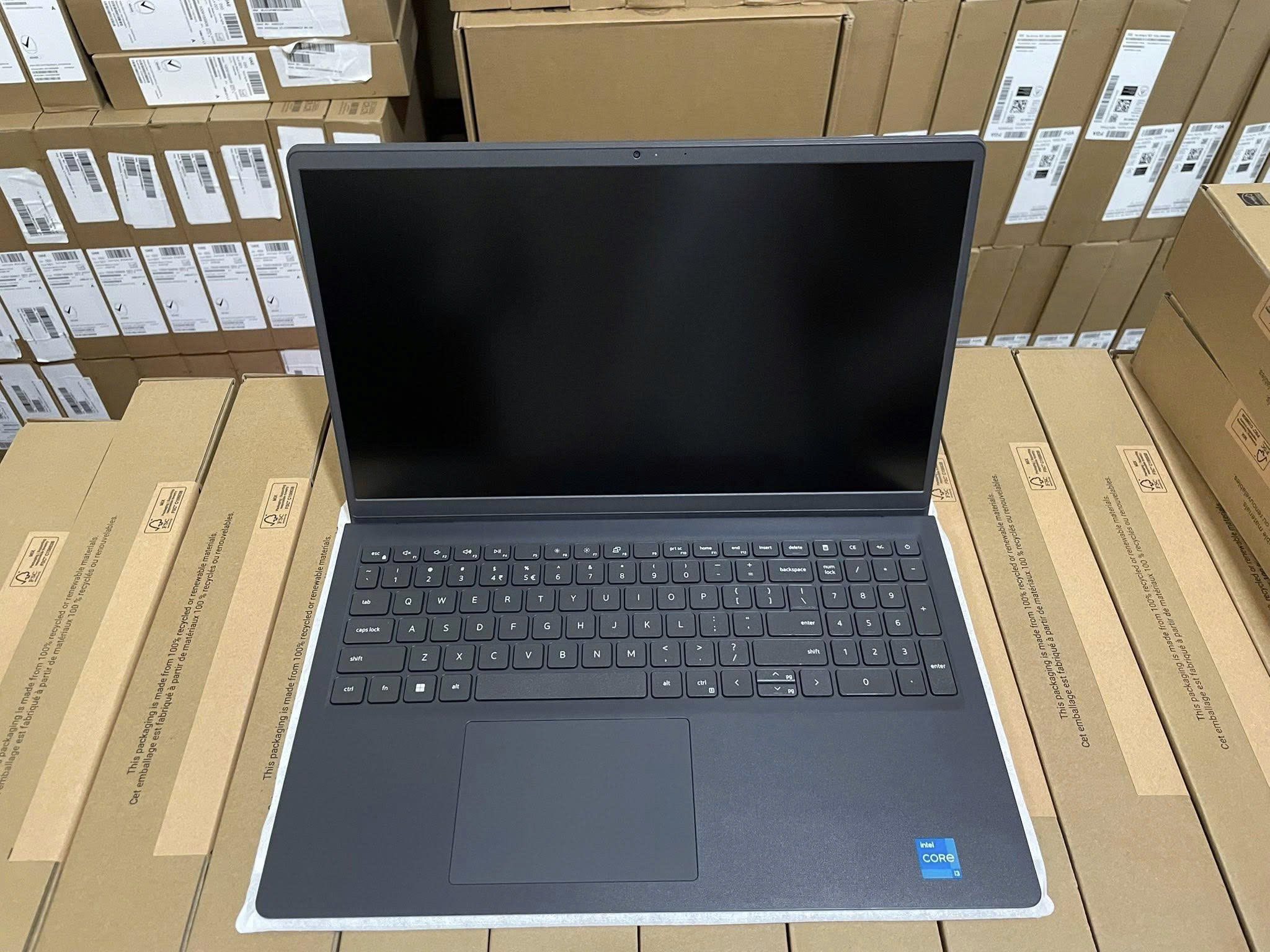 Laptop Dell Vostro 3530 i3 1305U