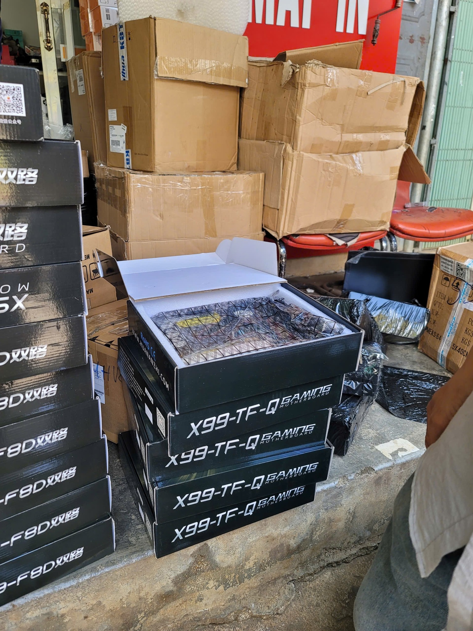 Main HUANANZHI X99 TF-Q Gaming Hỗ Trợ Khe Cắm Cả DDR3 Và DDR4 LGA2011-3 Chipset: Intel x99 Cổng: NVMe, SATA Bảo hành: 12 tháng