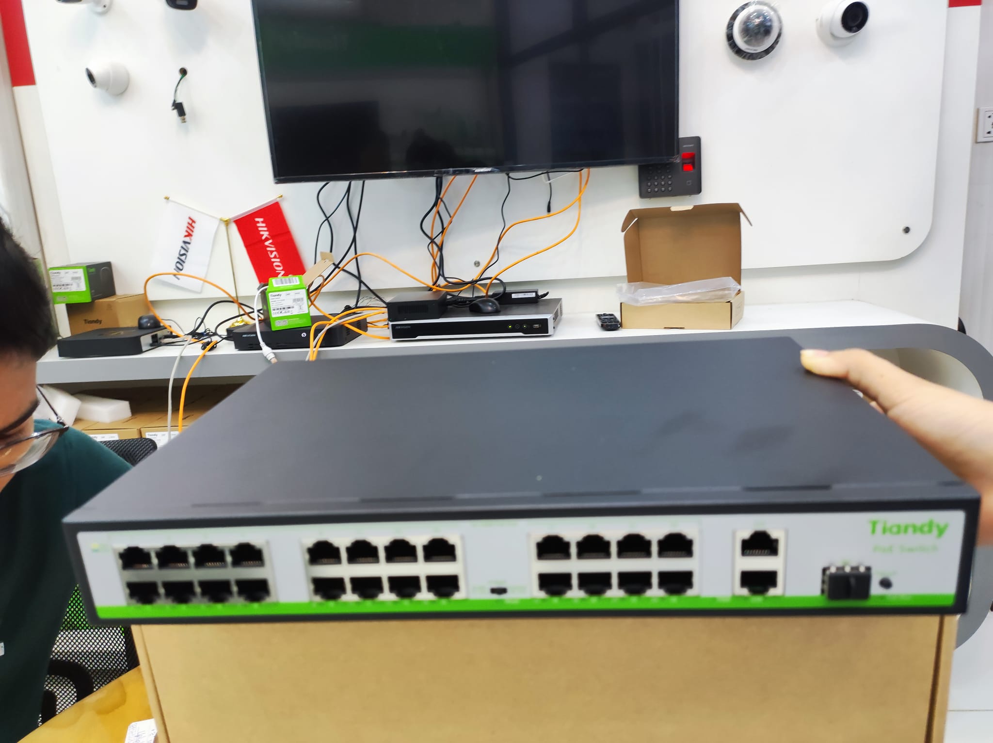 Switch POE 16 Cổng Tiandy TC-P3S019