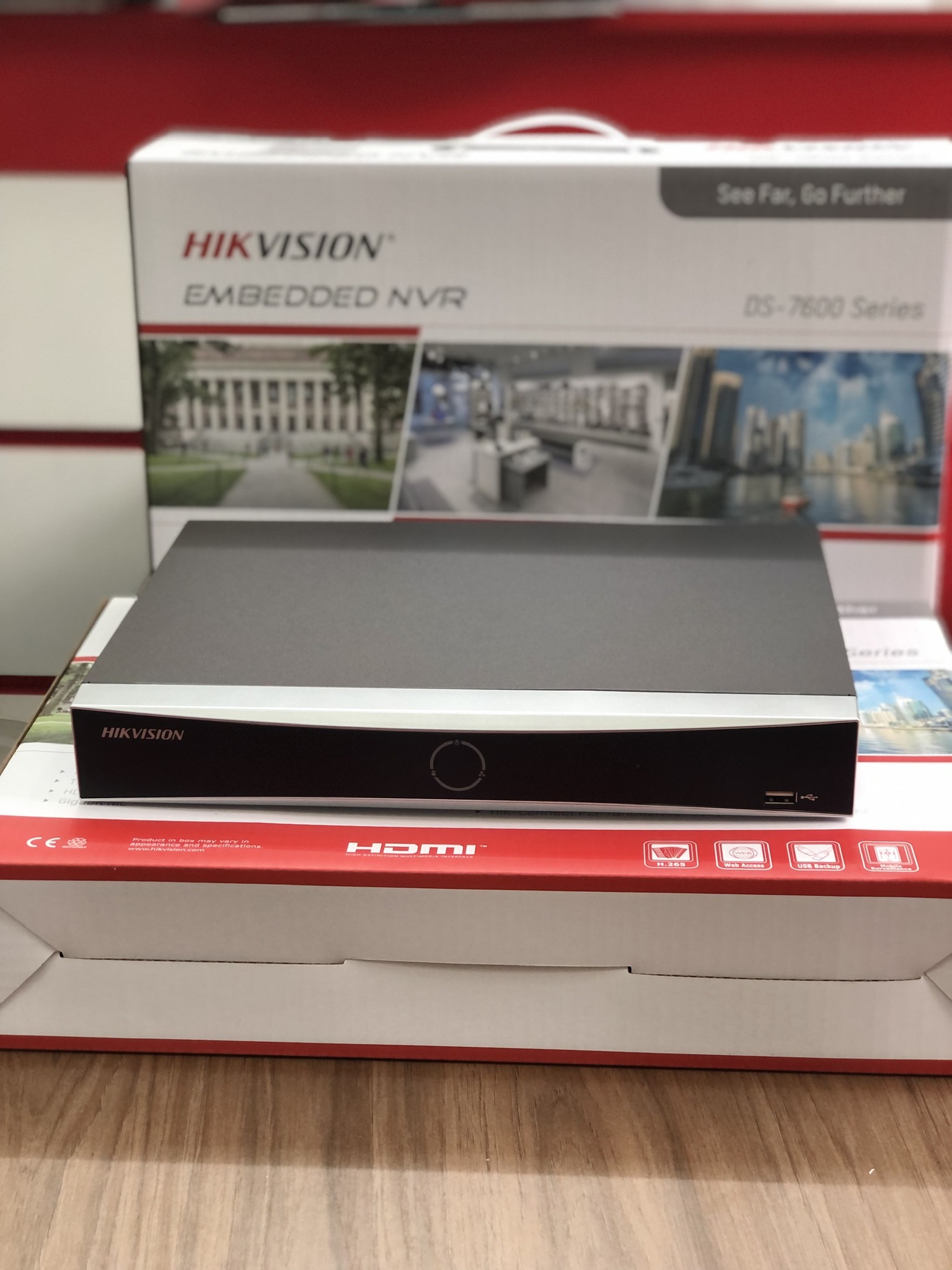 Đầu ghi hình IP 16 kênh AcuSense HIKVISION DS-7616NXI-K1