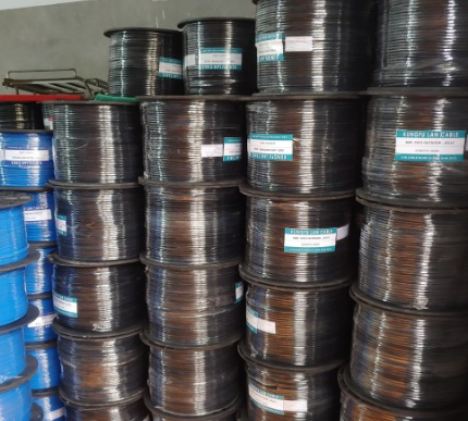 Cáp mạng ngoài trời Cat5E UTP đồng lõi (có gia cường) VCOM 305m