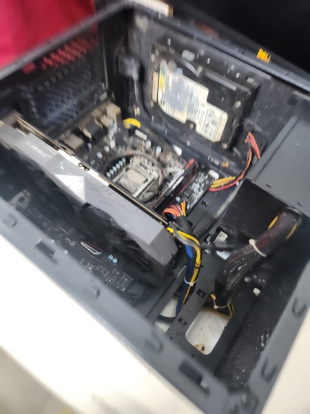 Thu máy Trắng cũ / case nguồn/ h110 gaming/ i3 6100/fury 8/120 ssd/ 250/ Gtx1050Ti