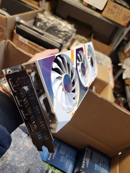 VGA Colorful iGame GeForce RTX 3060 TI Ultra White bh 5/2024 - Ảnh 2