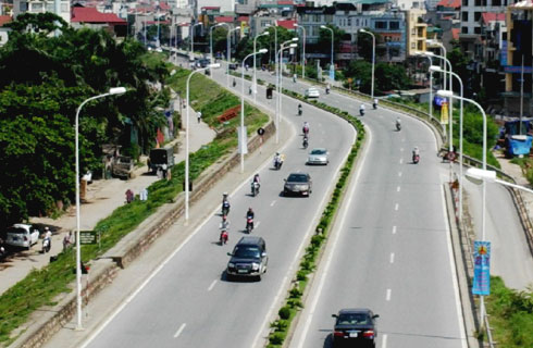 Khu vực đường đê Âu Cơ sẽ xây dựng cầu vượt. Ảnh: Đoàn Loan