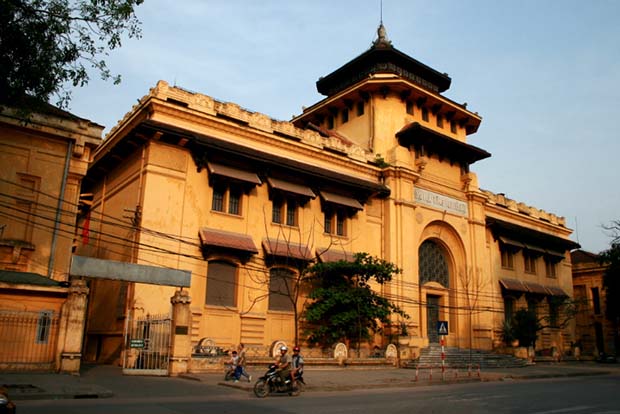 Tòa nhà trụ sở của Đại học Đông Dương tại 19 phố Lê Thánh Tông, Quận Hoàn Kiếm, thành phố Hà Nội được thành lập từ năm 1906 nay là Đại học Quốc gia Hà Nội