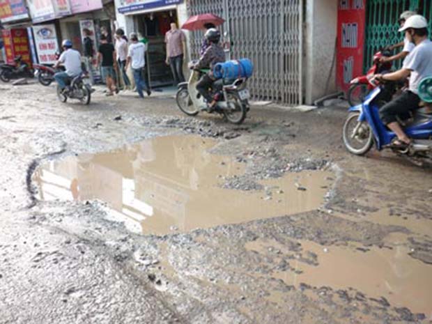 Thực trạng hạ tầng kỹ thuật xuống cấp nghiêm trọng trên tuyến phố Minh Khai – Quận Hai Bà Trưng