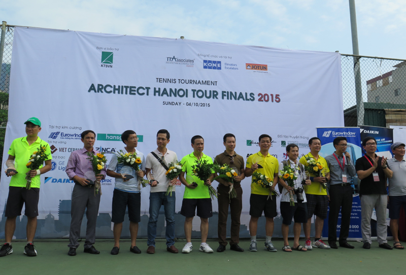 Các chà tài trợ Bạc chụp lưu niệm cùng BTC