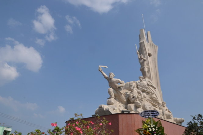 Khu công viên tượng đài Nghĩa sỹ Cần Giuộc