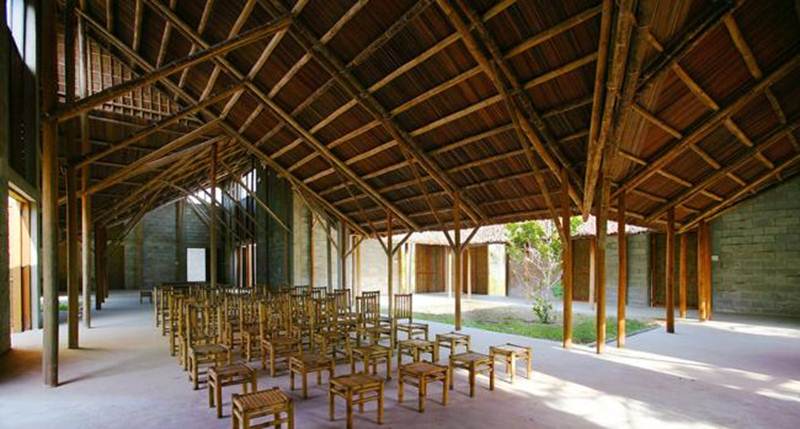 Nhà cộng đồng Cẩm Thanh, Hội An là một công trình đa chức năng, vừa là nơi triển lãm, tổ chức sự kiện, vừa là thư viện, nơi phục vụ người dân và du khách.