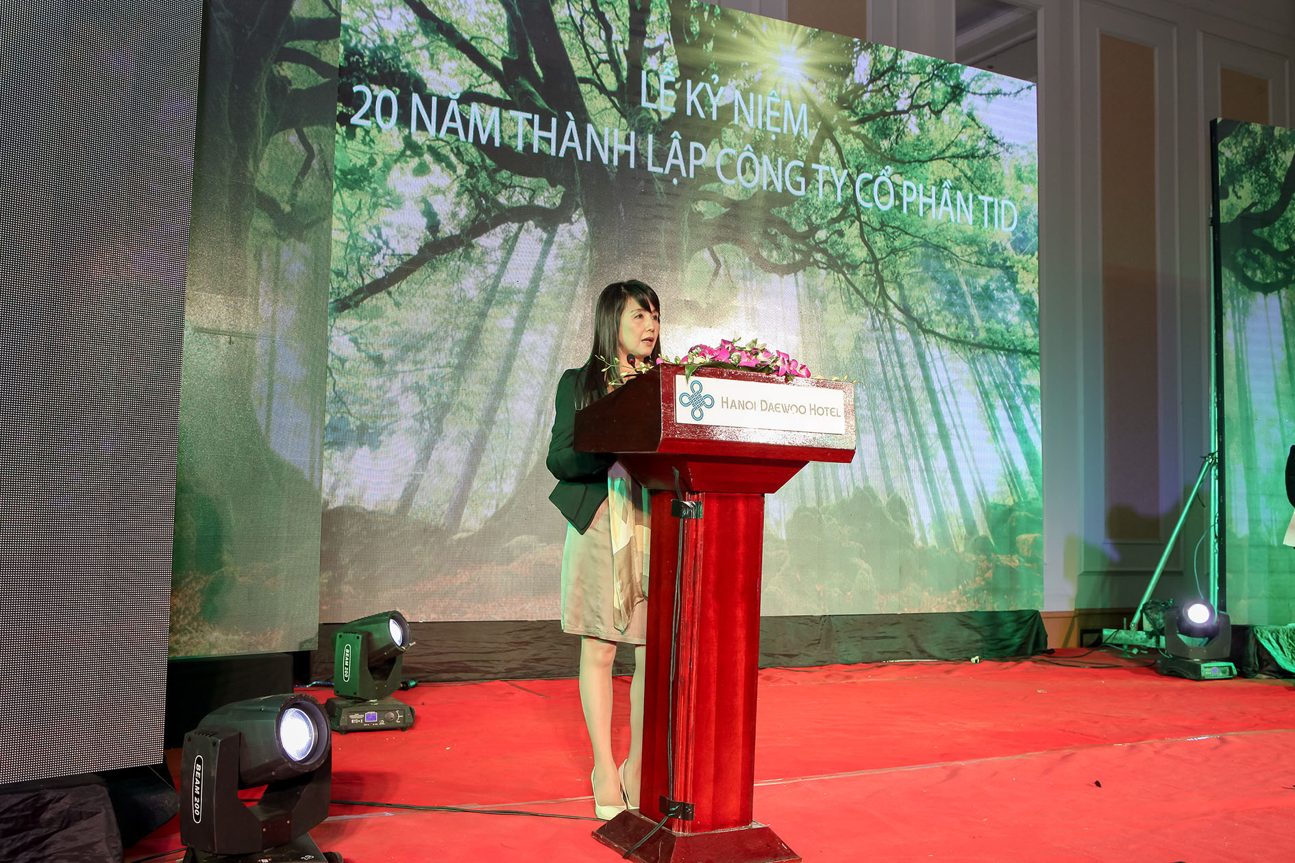 Bà Nguyễn Thị Hồng Minh - Chủ tịch HĐQT/TGĐ phát biểu khai mạc lễ