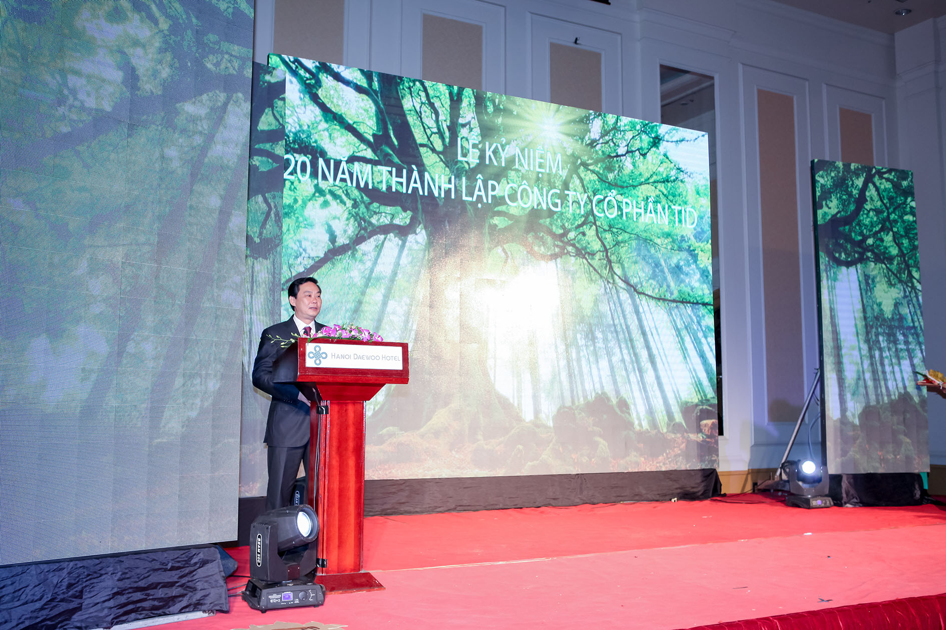 Ông Lê Hồng Sơn - Phó chủ tịch UBND Tp. Hà Nội phát biểu chúc mừng kỷ niệm 20 năm Công ty CP TID