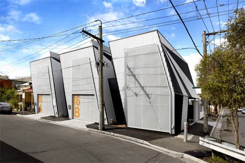 Công ty ODR thiết kế một loạt ngôi nhà cùng dãy phố lấy cảm hứng từ phần mái dốc của các nhà máy ở Australia.