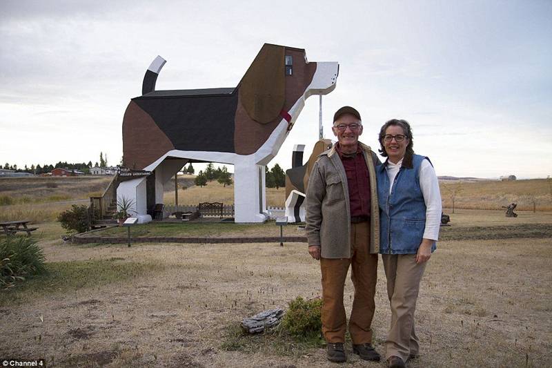 Ngôi nhà hình chó khổng lồ được thiết kế bở hai nghệ sĩ Dennis Sullivan và Frances Conklin (ảnh ) trong công viên Dog Bark ở Idaho, Mỹ. 