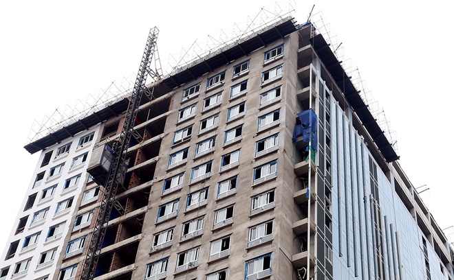 Công trình đã bị UBND phường Điện Biên ban hành quyết định đình chỉ thi công. Sở Xây dựng đã chỉ đạo chủ đầu tư tự khắc phục vi phạm. Chủ đầu tư đang thực hiện phá dỡ. Tuy nhiên, theo ghi nhận việc này diễn ra chậm chạp, phần trên nóc đến 9h30 sáng 10/12 vắng bóng công nhân, ở phía dưới sảnh, chỉ lác đác người dùng máy khoan để phá phần xây sai phép.