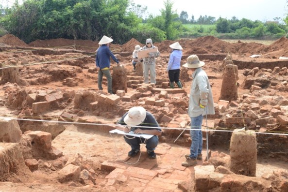 Khai quật di tích thành Cha (Bình Định), năm 2015