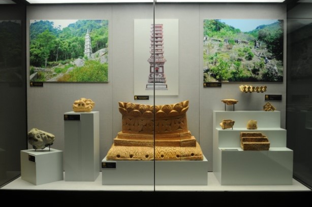 Trưng bày quảng bá Di sản Văn hóa Nhà Trần ở Đền Sinh, huyện Đông Triều 2012