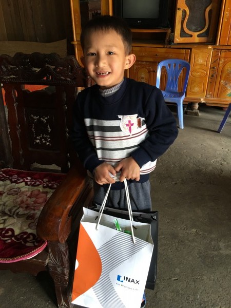 Nụ cười hạnh phúc của em Đinh Văn Huy 