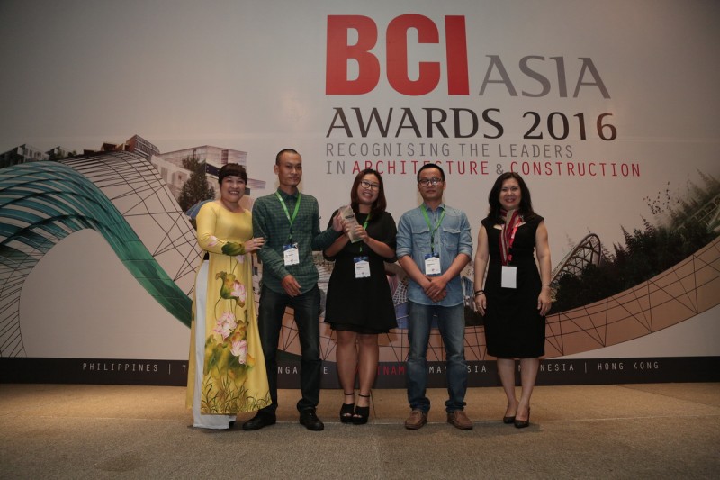 Tropical Space nhận kỷ niệm chương tại Lễ trao giải thưởng FuturArc Green Leadership 2016
