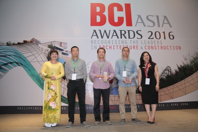 Văn phòng Kiến trúc 1+1>2 nhận kỷ niệm chương tại Lễ trao giải thưởng FuturArc Green Leadership 2016