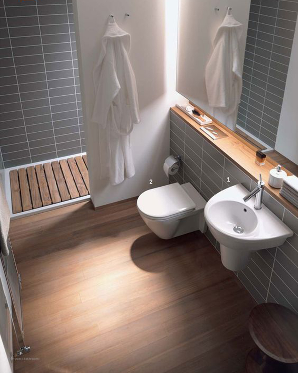 Nhà vệ sinh sạch sẽ với đồ nội thất tinh tế.