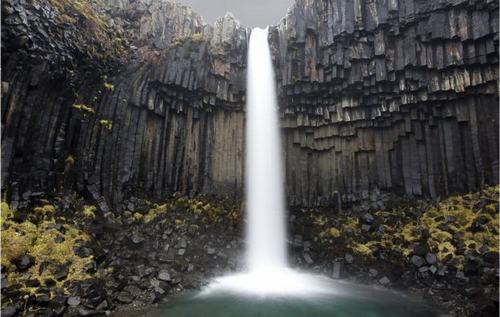 Iceland là nơi có đá bazan phong phú.