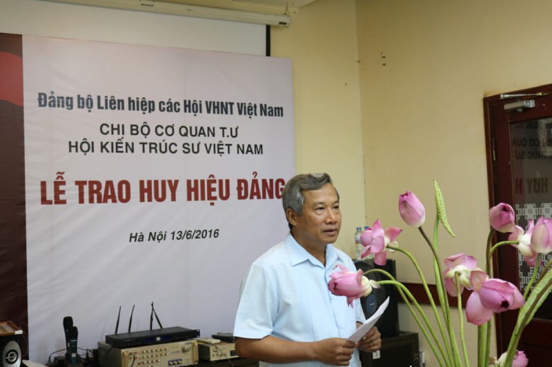 Ông Trần Hồng Hà - Phó Bí thư Đảng uỷ Khối các CQ T.Ư phát biểu tại buổi lễ