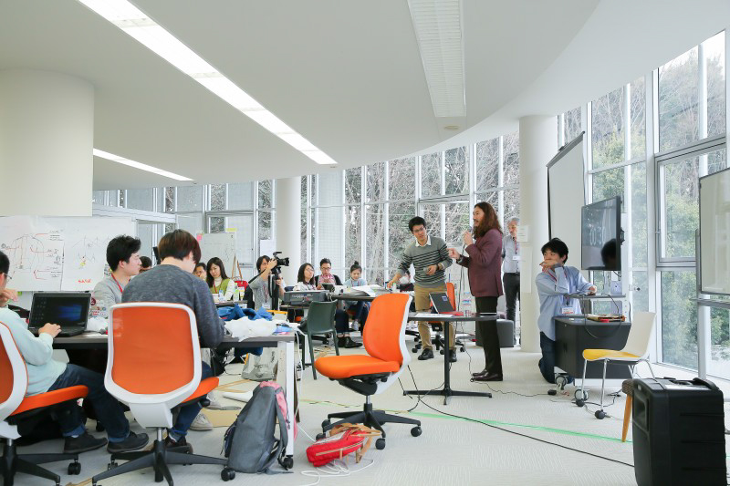 Các bài giảng được cung cấp bởi những chuyên gia trong các lĩnh vực khác nhau