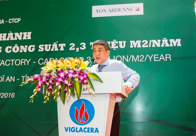 Ông Nguyễn Minh Khoa Giám đốc Cty Kính nổi Viglacera – Giám đốc dự án Kính TKNL phát biểu báo cáo quá trình triển khai dự án