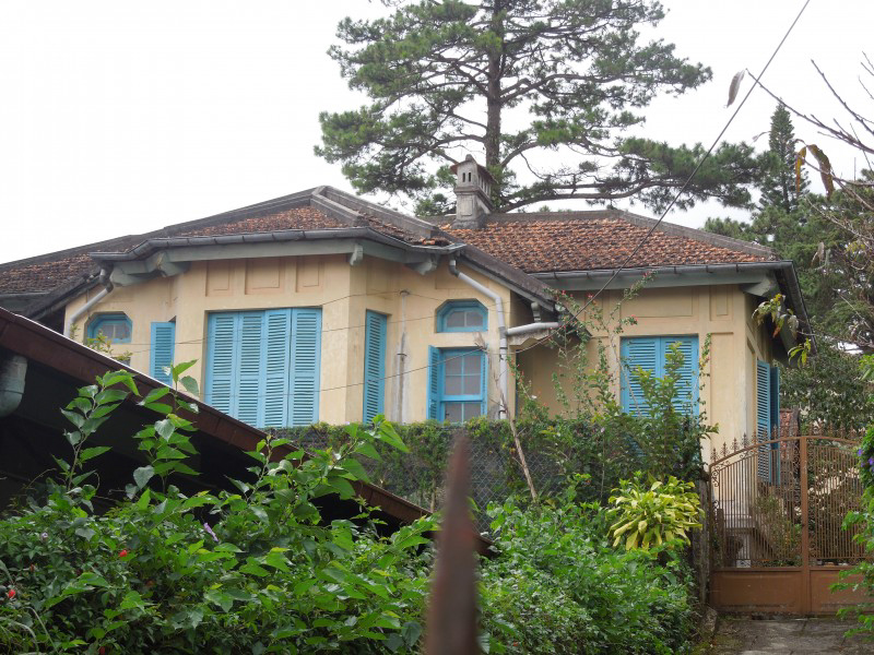 Một biệt thự bỏ hoang trên đường Nguyễn Du