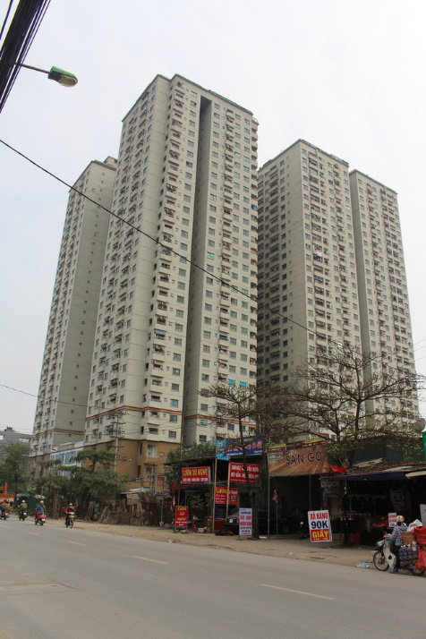 Một tổ hợp nhà ở nhiều tầng thiếu bền vững tại Hà Nội ((Nguồn tác giả)