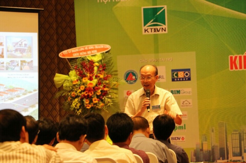 KTS Nguyễn Quốc Thông trao đổi ý kiến tại Hội Thảo