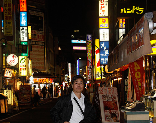 Quận ShinJuku, khu phố chính không quảng cáo; Khu phố ẩm thực và thương mại về đêm: chỉ có ánh sáng từ các cửa hàng trên phố