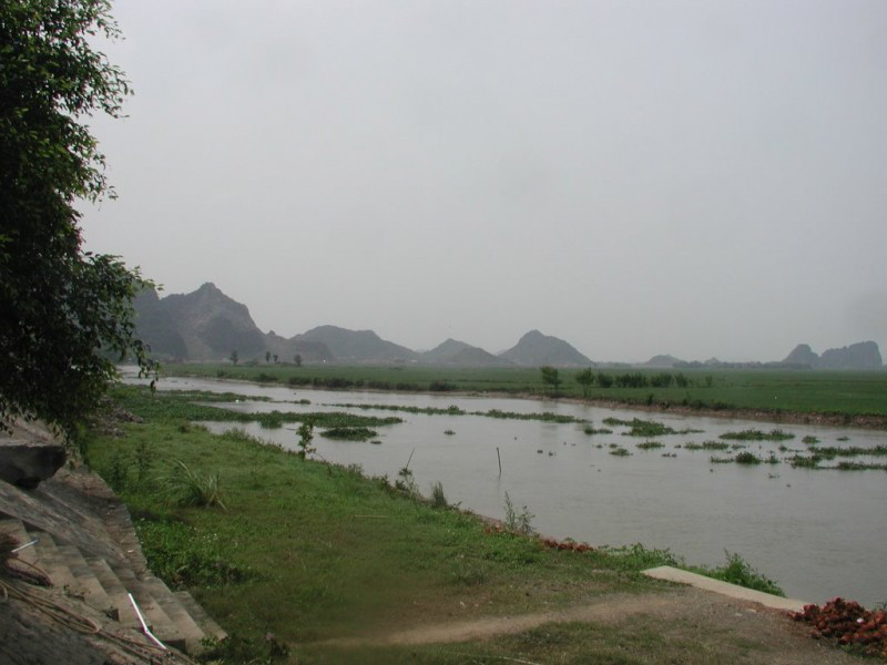 Sông Hoàng Giang, đoạn cách chùa Bái Đính 1,5km (Ảnh: nguồn internet).