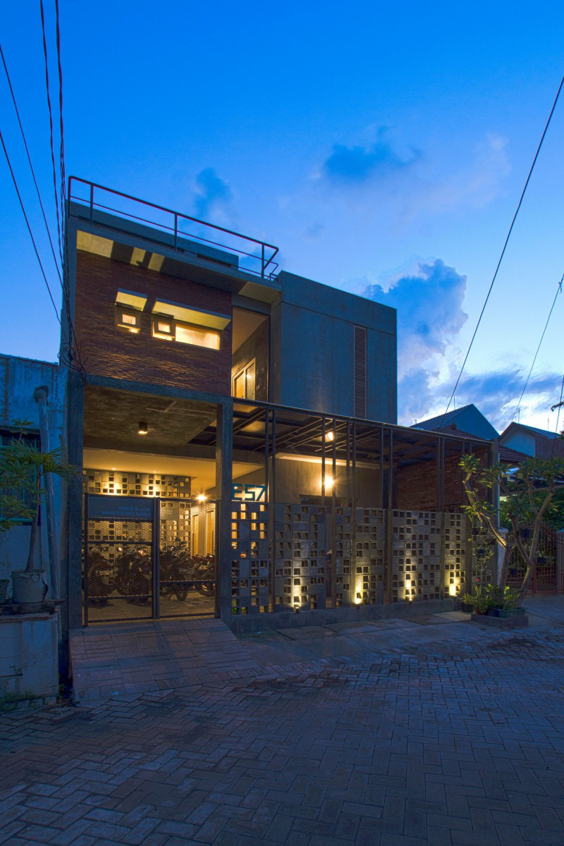 “Biophilic Boarding House” tại Indonesia do Andyrahman Architect thiết kế Hạng mục Nhà ở