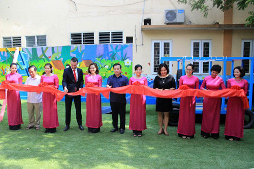 Cắt băng khánh thành