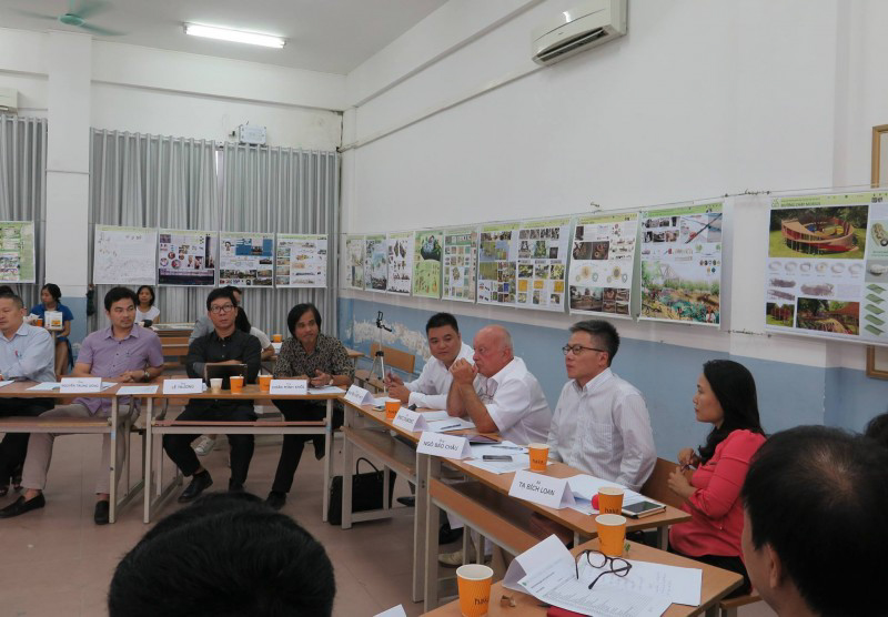 Hình ảnh Ban giám khảo trong phiên thảo luận