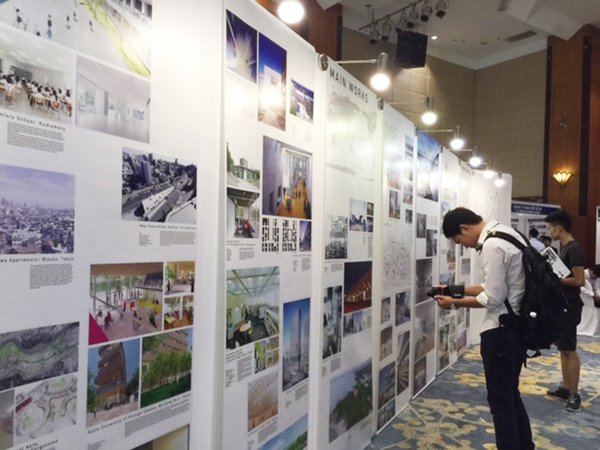 Triển lãm của các doanh nghiệp diễn ra trong cả 2 ngày.